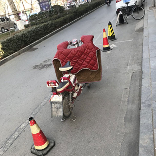 山東聊城臨街商鋪垃圾桶成占位神器